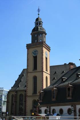 Die Katharinenkirche ist eine Sehenswürdigkeit in Frankfurt