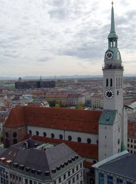Die Peterskirche ist eine Sehenswürdigkeit in München